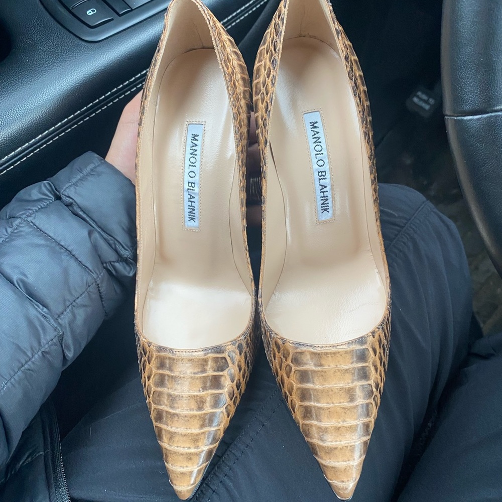 100% authentic Manolo Blahnik pumps